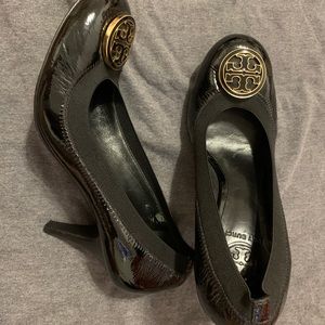 Tory Burch Black Leather Round Toe Pumps Size 7